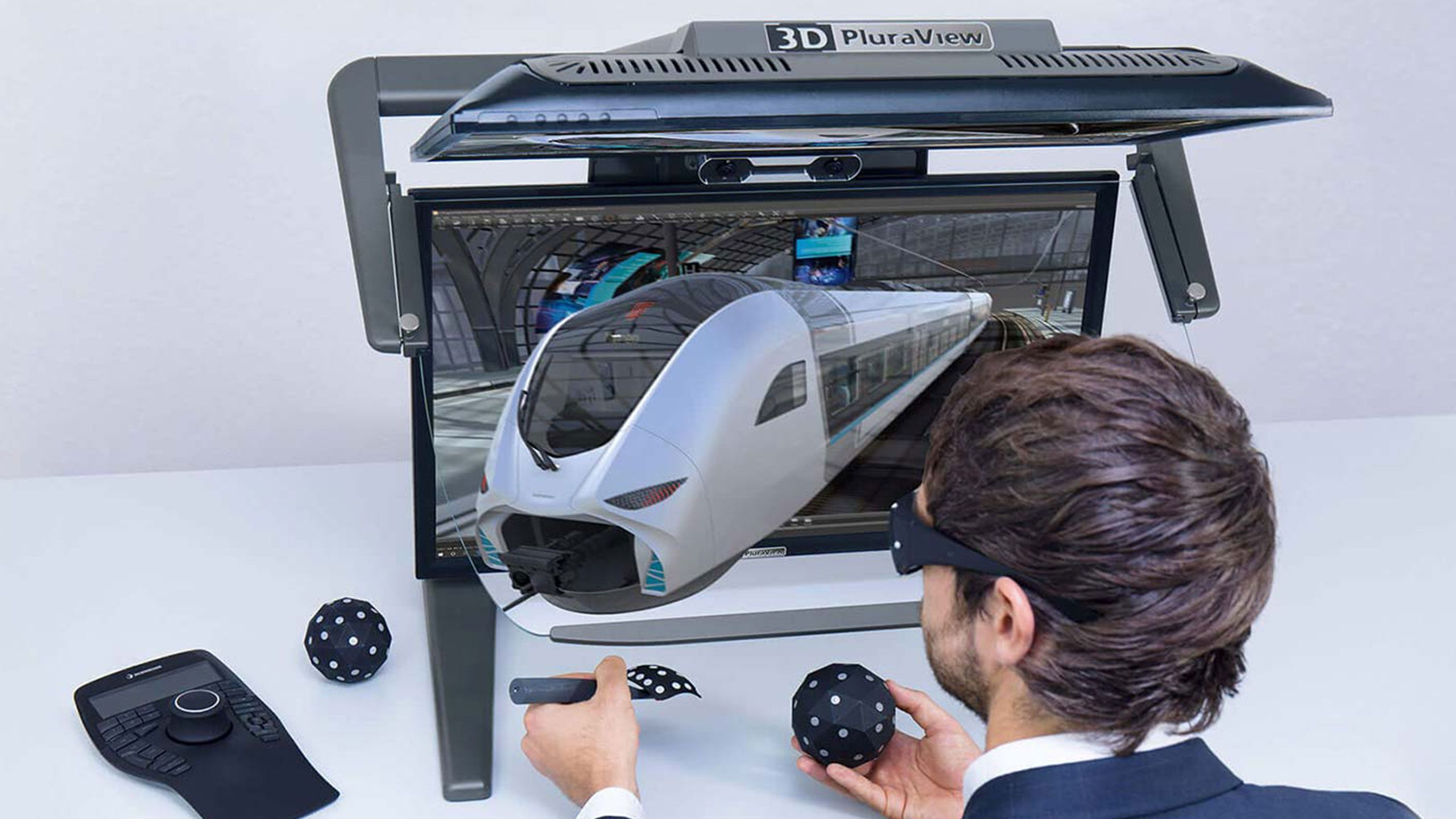 ingenieur arbeitet am VR PluraView mit VR Controller und 3DConnexion Maus