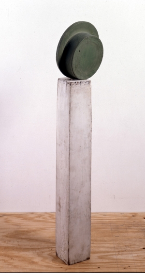 Robert Therrien - No title (green hat on pedestal), 1984-85, oil-based enamel on bronze and wood